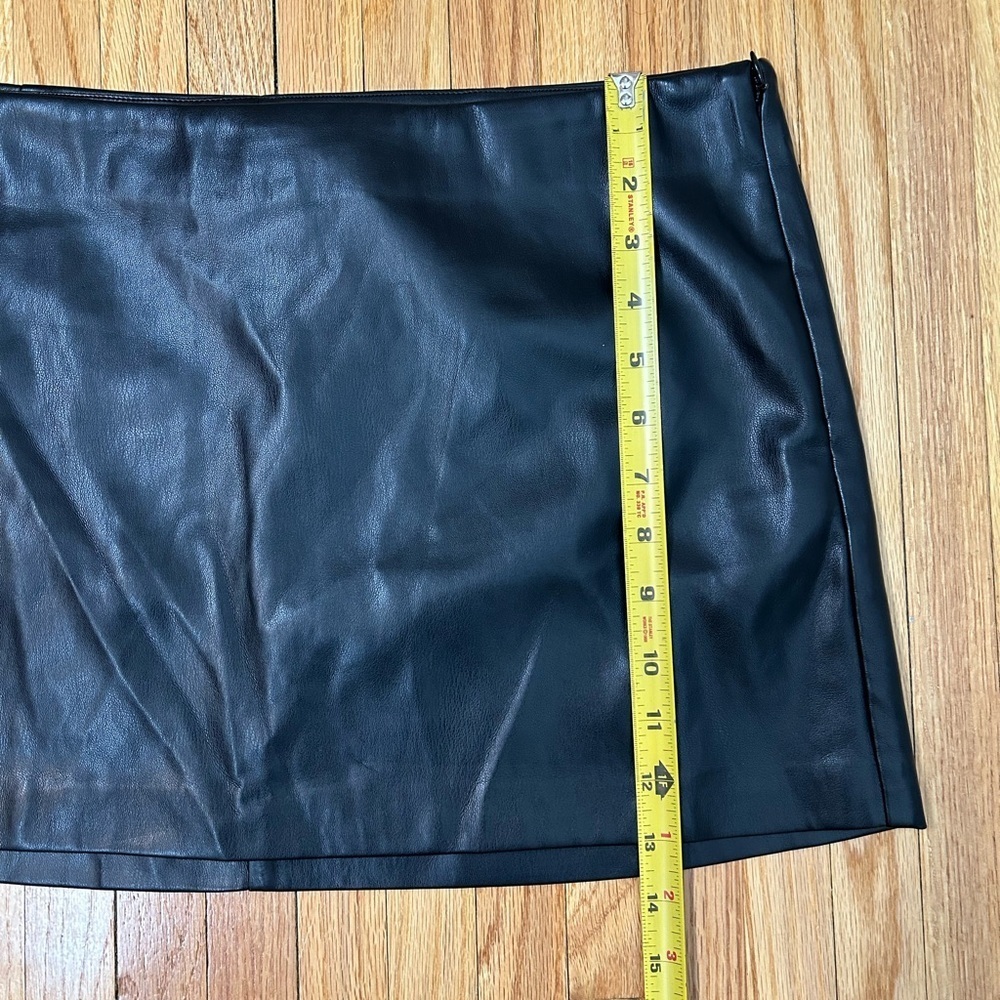 NWT Joe's Jeans Vegan Leather Mini Skirt in Black - Picture 8 of 9